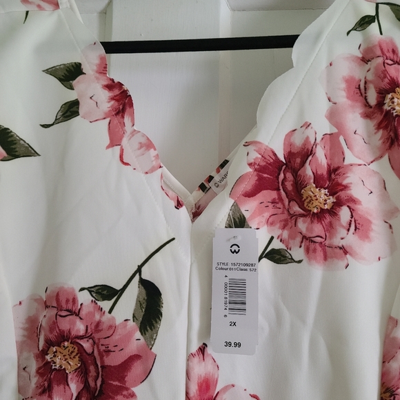 BNWT Scalloped neck dress - Picture 2 of 2